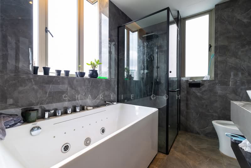 Rosewood Condominium For Sale at S$ 1,200,000 | PropertyGuru Singapore - Bathroom