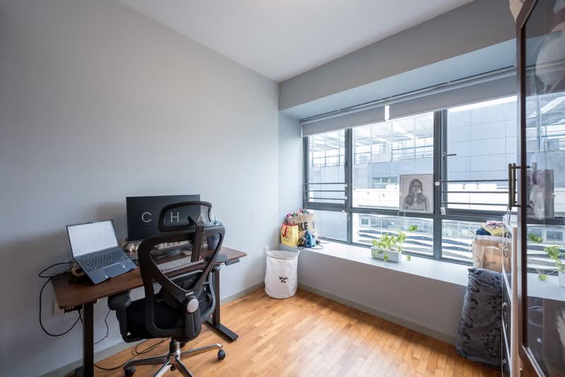 8 @ Woodleigh Condominium For Sale at S$ 2,200,000 | PropertyGuru Singapore - Study