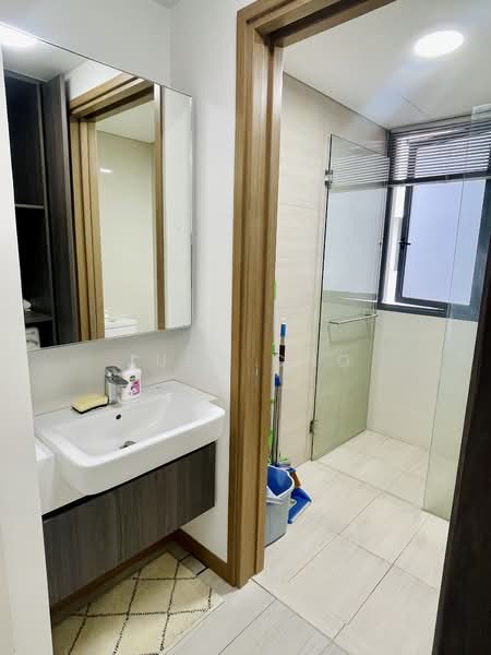 Lakeville, 3 Jurong Lake Link, 3 Bedrooms, 947 sqft, Condominium For Rent, by Judy Cho, 500076203 - Bathroom - PropertyGuru.com.sg