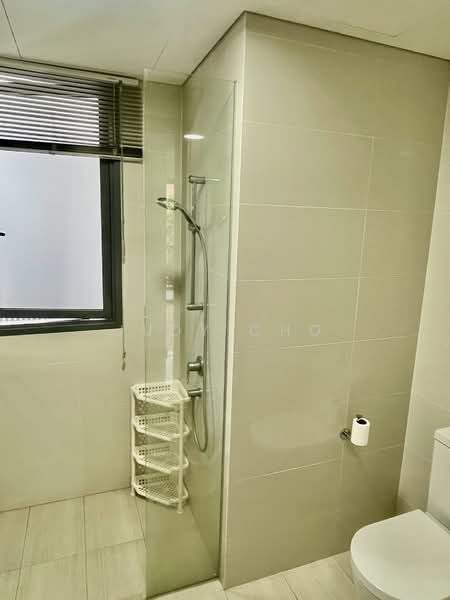 Lakeville, 3 Jurong Lake Link, 3 Bedrooms, 947 sqft, Condominium For Rent, by Judy Cho, 500076203 - Bathroom - PropertyGuru.com.sg