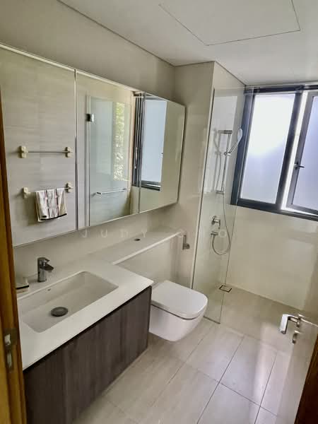 Lakeville, 3 Jurong Lake Link, 3 Bedrooms, 947 sqft, Condominium For Rent, by Judy Cho, 500076203 - Bathroom - PropertyGuru.com.sg