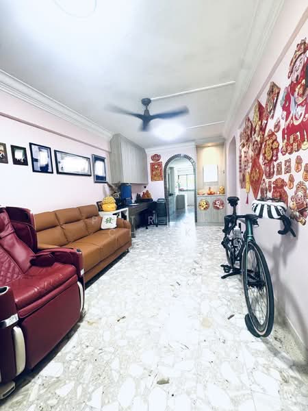 430 Clementi Avenue 3 HDB Flat For Sale at S$ 498,000 | PropertyGuru Singapore - Living Room