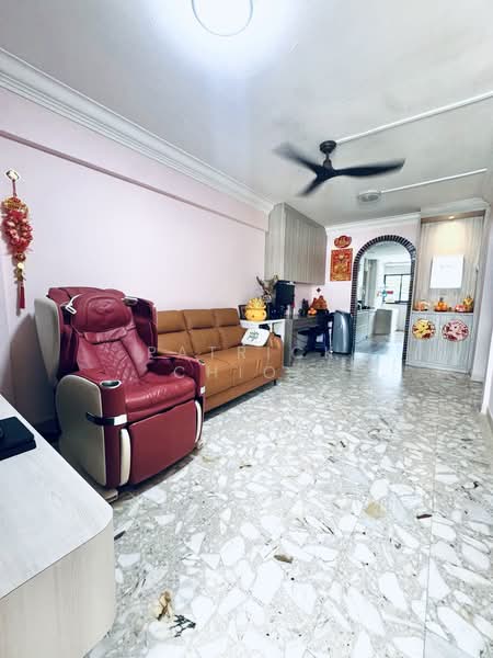 430 Clementi Avenue 3, 430 Clementi Avenue 3, 2 Bedrooms, 721 sqft, HDB Flat For Sale, by Patrick Chiok, 500076229 - Living Room - PropertyGuru.com.sg