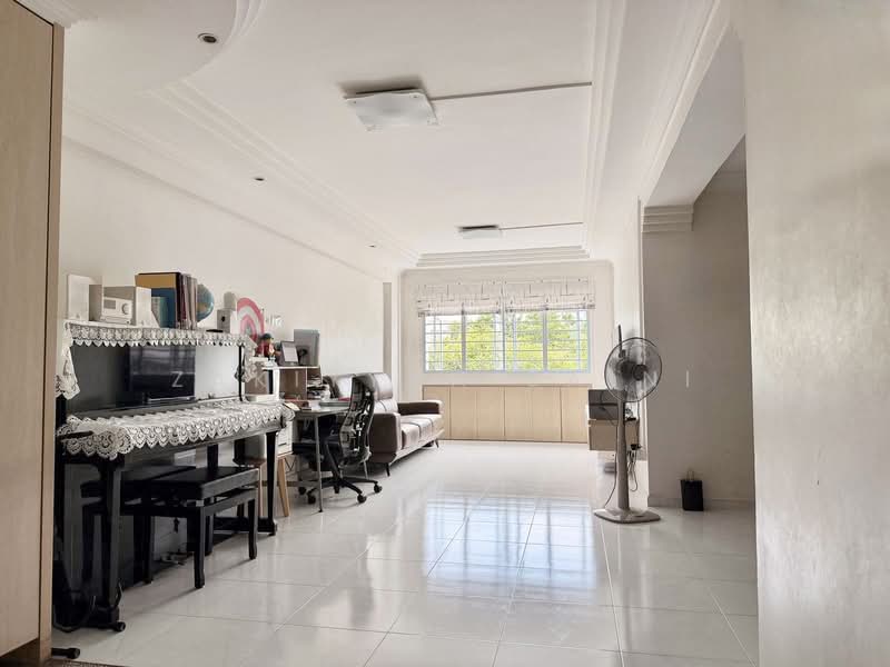 448 Bukit Panjang Ring Road HDB Flat For Sale at S$ 575,000 | PropertyGuru Singapore - Living Room