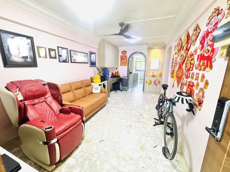 430 Clementi Avenue 3 HDB Flat For Sale at S$ 488,000 | PropertyGuru Singapore - Living Room