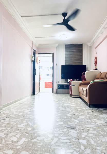 430 Clementi Avenue 3, 430 Clementi Avenue 3, 2 Bedrooms, 721 sqft, HDB Flat For Sale, by Patrick Chiok, 500076237 - Living Room - PropertyGuru.com.sg