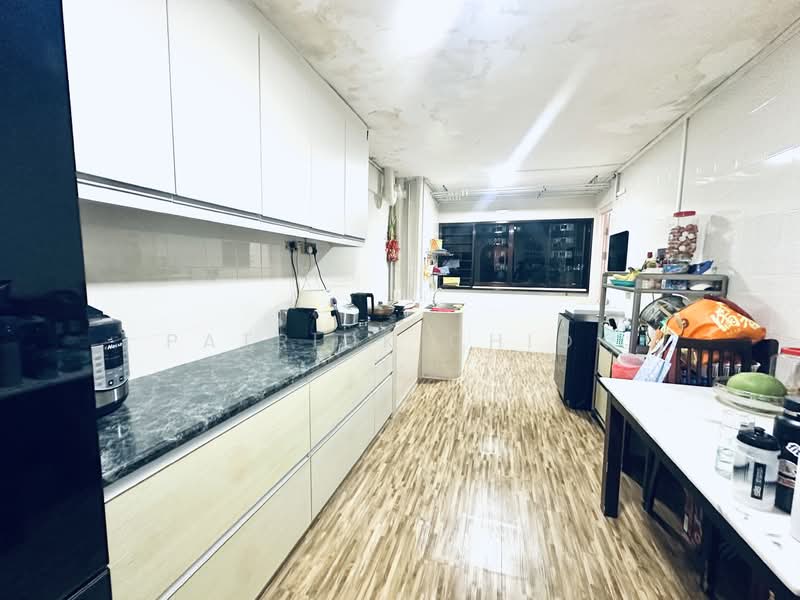 430 Clementi Avenue 3, 430 Clementi Avenue 3, 2 Bedrooms, 721 sqft, HDB Flat For Sale, by Patrick Chiok, 500076242 - Kitchen - PropertyGuru.com.sg