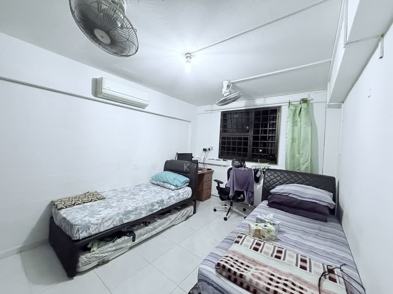 24 Beo Crescent HDB Flat For Sale at S$ 400,000 | PropertyGuru Singapore - Bedroom