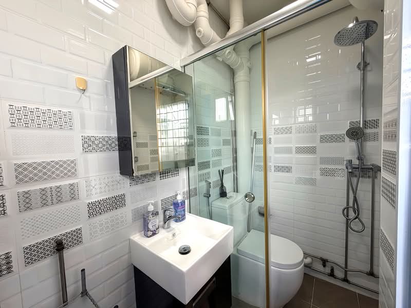 411 Pasir Ris Drive 6, 411 Pasir Ris Drive 6, 3 Bedrooms, 1,109 sqft, HDB Flat For Rent, by Caden Chong 鍾瑋熜, 500076245 - Bathroom - PropertyGuru.com.sg