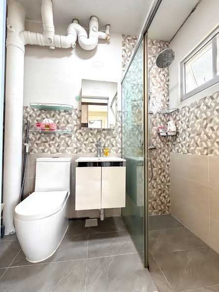 411 Pasir Ris Drive 6, 411 Pasir Ris Drive 6, 3 Bedrooms, 1,109 sqft, HDB Flat For Rent, by Caden Chong 鍾瑋熜, 500076245 - Bathroom - PropertyGuru.com.sg