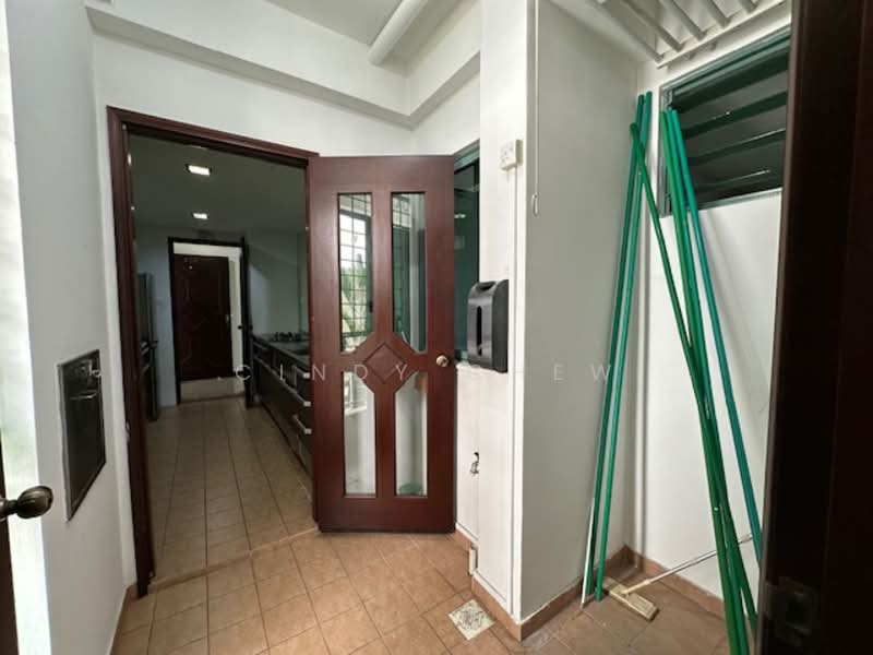 Stratford Court Condominium For Sale at S$ 1,480,000 | PropertyGuru Singapore - Kitchen