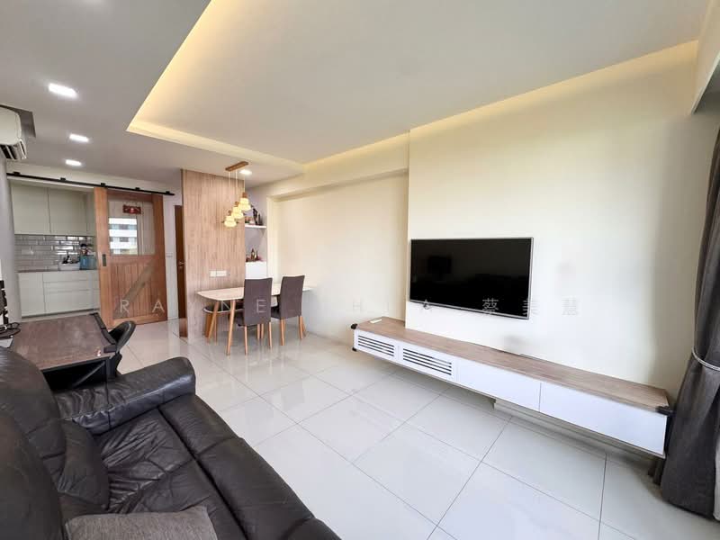 310C Punggol Walk HDB Flat For Sale at S$ 740,000 | PropertyGuru Singapore - Living Room
