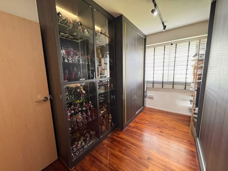 310C Punggol Walk HDB Flat For Sale at S$ 740,000 | PropertyGuru Singapore - Bedroom