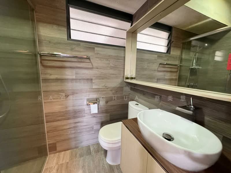 310C Punggol Walk HDB Flat For Sale at S$ 740,000 | PropertyGuru Singapore - Bathroom