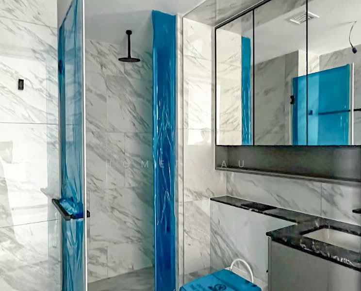 High Floor 1 bedroom with MBS views and quiet SE facing Condominium For Sale at S$ 1,500,000 | PropertyGuru Singapore - Bathroom