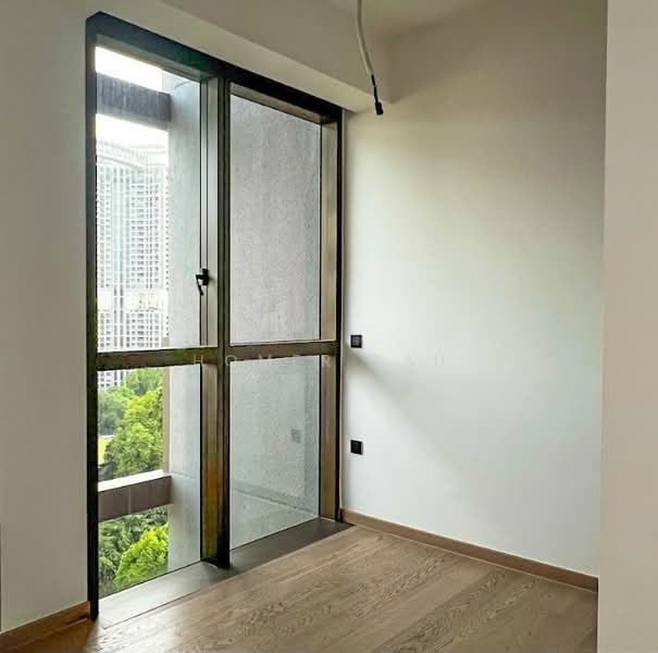 High Floor 1 bedroom with MBS views and quiet SE facing Condominium For Sale at S$ 1,500,000 | PropertyGuru Singapore - View