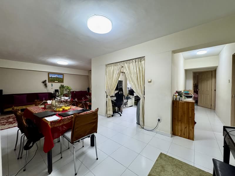 601 Jurong West Street 62 HDB Flat For Sale at S$ 900,000 | PropertyGuru Singapore - Living Room