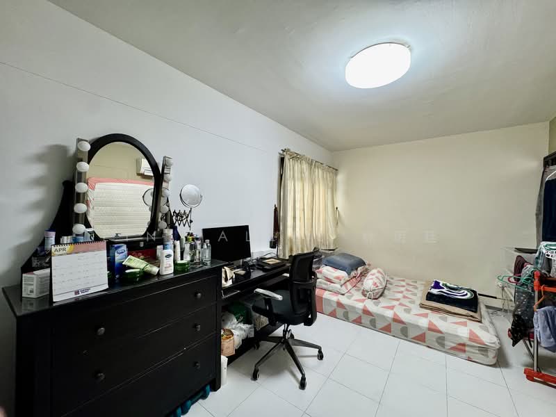 601 Jurong West Street 62 HDB Flat For Sale at S$ 900,000 | PropertyGuru Singapore - Bedroom