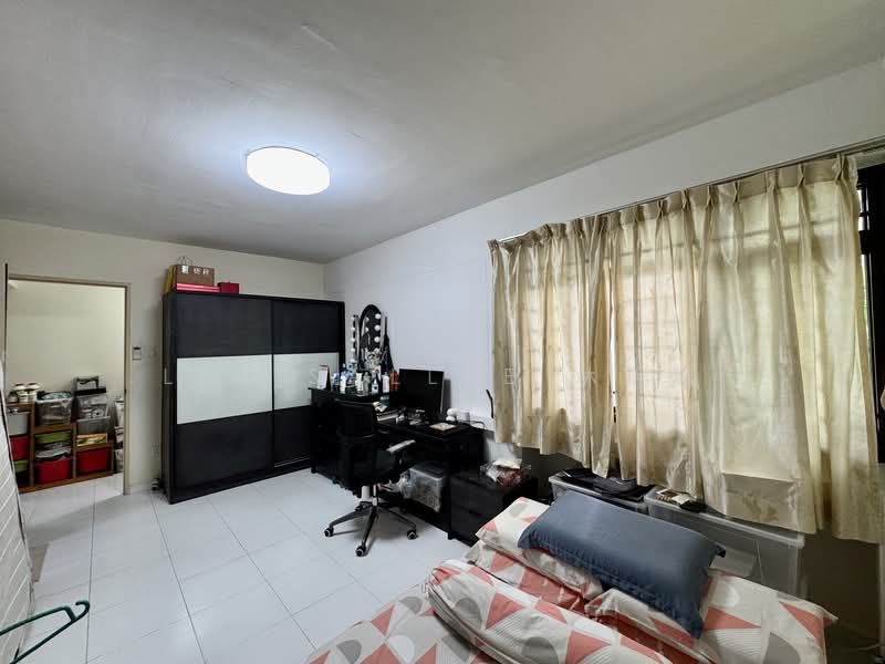 601 Jurong West Street 62 HDB Flat For Sale at S$ 900,000 | PropertyGuru Singapore - Bedroom