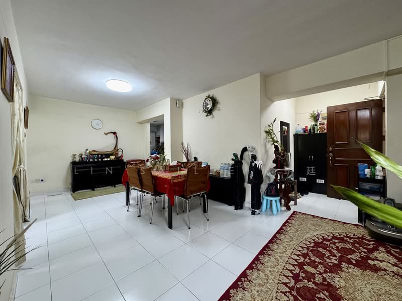601 Jurong West Street 62 HDB Flat For Sale at S$ 900,000 | PropertyGuru Singapore - Living Room