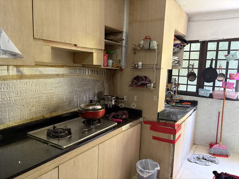 375 Clementi Avenue 4 HDB Flat For Sale at S$ 450,000 | PropertyGuru Singapore - Kitchen