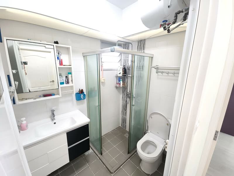 92B Telok Blangah Street 31 HDB Flat For Sale at S$ 939,000 | PropertyGuru Singapore - Bathroom