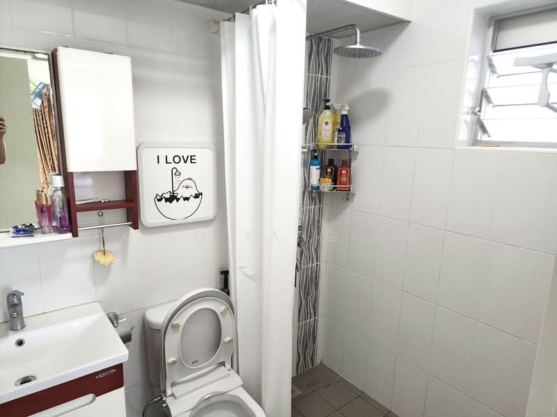 92B Telok Blangah Street 31 HDB Flat For Sale at S$ 939,000 | PropertyGuru Singapore - Bathroom