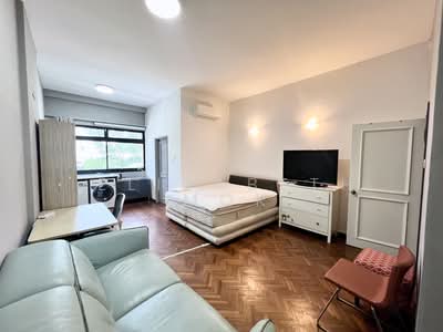 For Rent - Balmoral Plaza