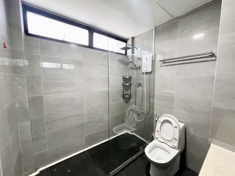 Balmoral Plaza, 271 Bukit Timah Road, Room Rental, 300 sqft, Condominium For Rent, by Elizabeth Mok, 500076289 - Attached bathroom - PropertyGuru.com.sg