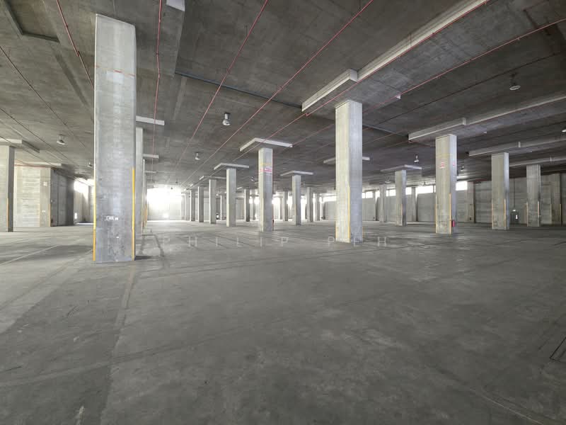 Pioneer Sector Ramp Up Ambient Dock Leveller 9m ceiling, Pioneer, Boon Lay / Jurong / Tuas, 81,000 sqft, Factory / Workshop (B2) For Rent, by Philip Peh, 500076292 - Interior - CommercialGuru.com.sg