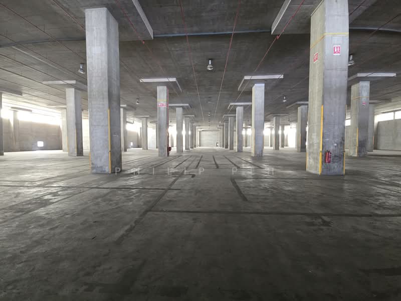 Pioneer Sector Ramp Up Ambient Dock Leveller 9m ceiling, Pioneer, Boon Lay / Jurong / Tuas, 81,000 sqft, Factory / Workshop (B2) For Rent, by Philip Peh, 500076292 - Car Park - CommercialGuru.com.sg