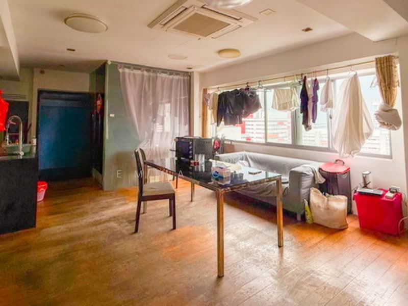 Textile Centre Apartment For Sale at S$ 1,250,000 | PropertyGuru Singapore - Living Room