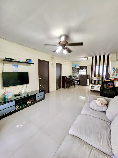 504A Montreal Drive HDB Flat For Sale at S$ 780,000 | PropertyGuru Singapore - Living Room