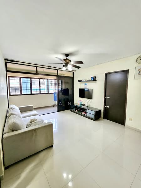 504A Montreal Drive HDB Flat For Sale at S$ 780,000 | PropertyGuru Singapore - Living Room