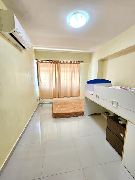 504A Montreal Drive HDB Flat For Sale at S$ 780,000 | PropertyGuru Singapore - Bedroom