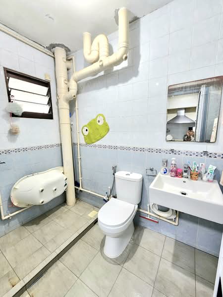 504A Montreal Drive HDB Flat For Sale at S$ 780,000 | PropertyGuru Singapore - Bathroom