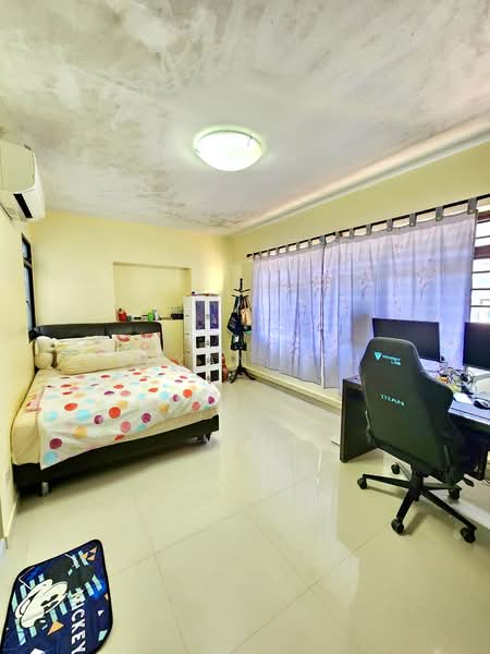 504A Montreal Drive HDB Flat For Sale at S$ 780,000 | PropertyGuru Singapore - Bedroom