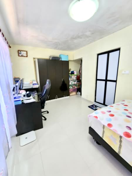 504A Montreal Drive HDB Flat For Sale at S$ 780,000 | PropertyGuru Singapore - Bedroom