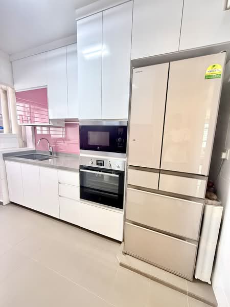 523D Tampines Central 7 HDB Flat For Sale at S$ 838,888 | PropertyGuru Singapore - Kitchen