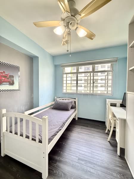 523D Tampines Central 7 HDB Flat For Sale at S$ 838,888 | PropertyGuru Singapore - Bedroom 1