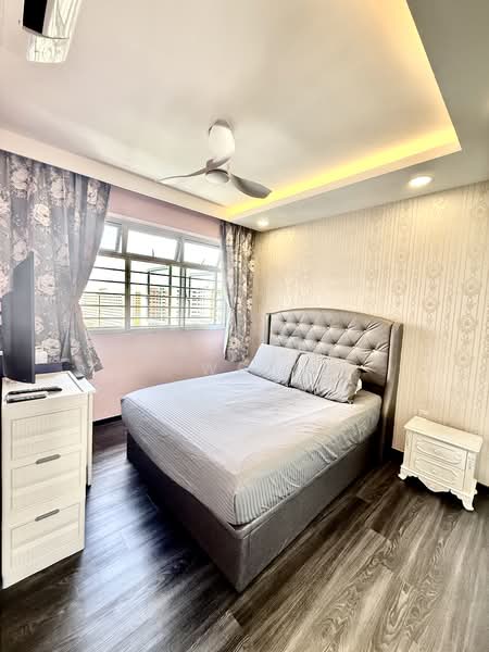 523D Tampines Central 7 HDB Flat For Sale at S$ 838,888 | PropertyGuru Singapore - Master Bedroom