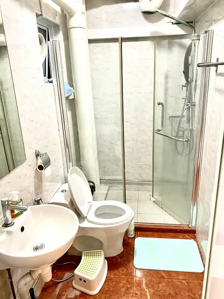 652C Jurong West Street 61 HDB Flat For Sale at S$ 678,888 | PropertyGuru Singapore - Bathroom
