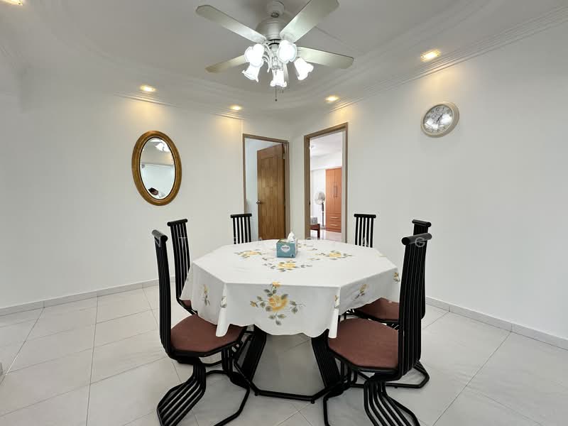 282 Choa Chu Kang Avenue 3 HDB Flat For Sale at S$ 780,000 | PropertyGuru Singapore - Dining Room