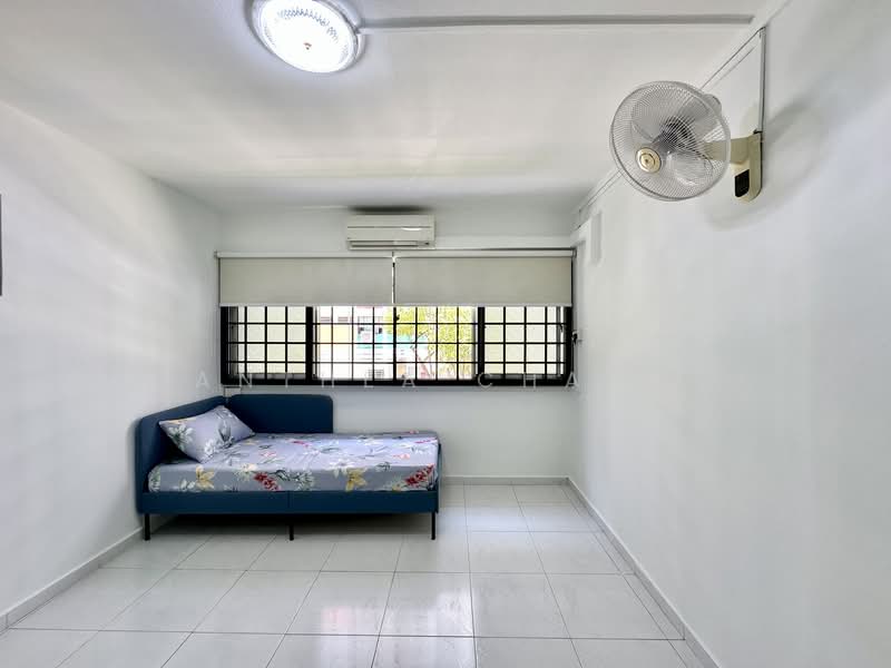 282 Choa Chu Kang Avenue 3 HDB Flat For Sale at S$ 780,000 | PropertyGuru Singapore - Bedroom
