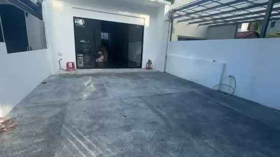 HUGE Master bedroom w/ ensuite toilet for rent! IMMEDIATE MOVE IN, , Room Rental, 400 sqft, Terraced House For Rent, by Nickson Guay, 500076326 - PropertyGuru.com.sg