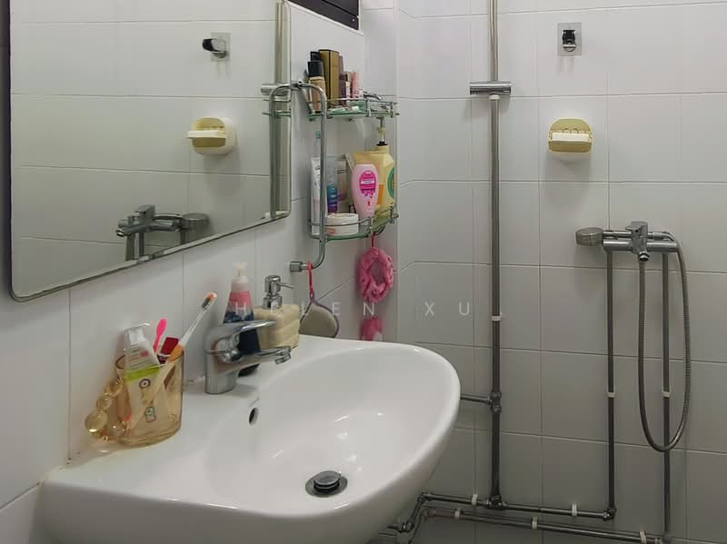 107 Bukit Batok West Avenue 6, 107 Bukit Batok West Avenue 6, Room Rental, 170 sqft, HDB Flat For Rent, by Helen Xu, 500076334 - Bathroom - PropertyGuru.com.sg