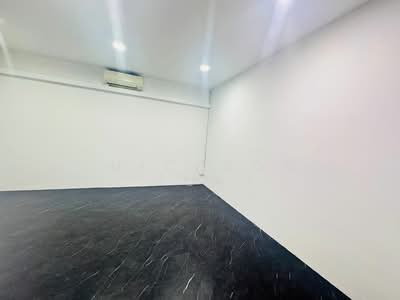 For Rent - HUGE Bedroom in Landed Property for Rent