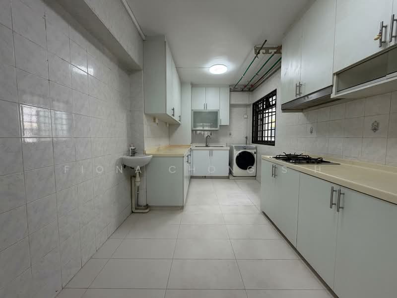 353 Ang Mo Kio Street 32 HDB Flat For Sale at S$ 1,000,000 | PropertyGuru Singapore - Kitchen