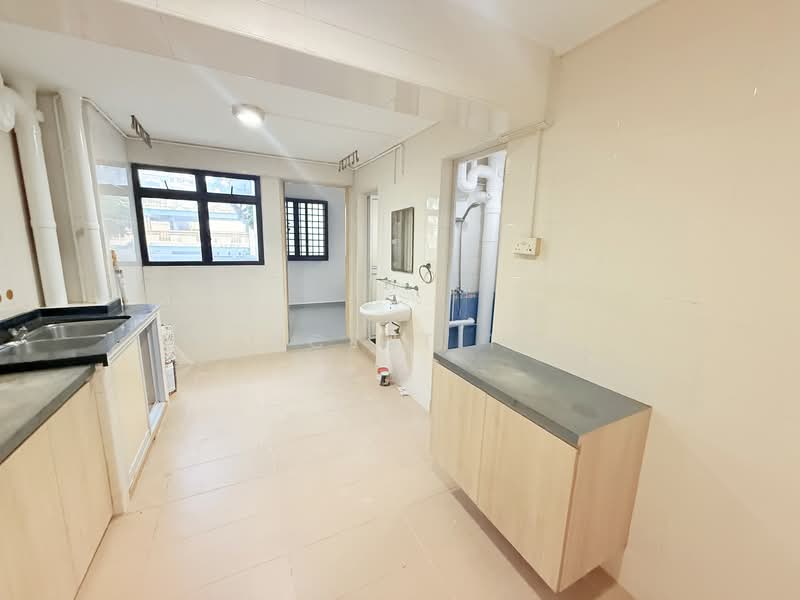 208 Boon Lay Place HDB Flat For Sale at S$ 318,000 | PropertyGuru Singapore - Kitchen