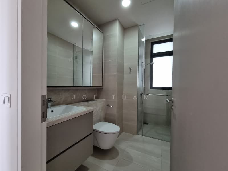 Highline Residences Condominium For Sale at S$ 2,390,000 | PropertyGuru Singapore - Common Bathroom